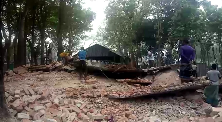 গৌরীপুরে টেন্ডার ছাড়াই ভাঙা হলো ইউপি ভবন, নীরব কর্তৃপক্ষ  